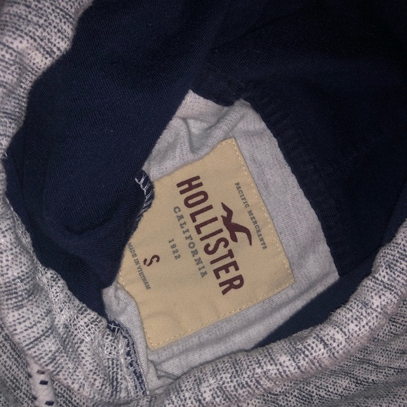 Hollister long sleeve - Picture 3 of 3
